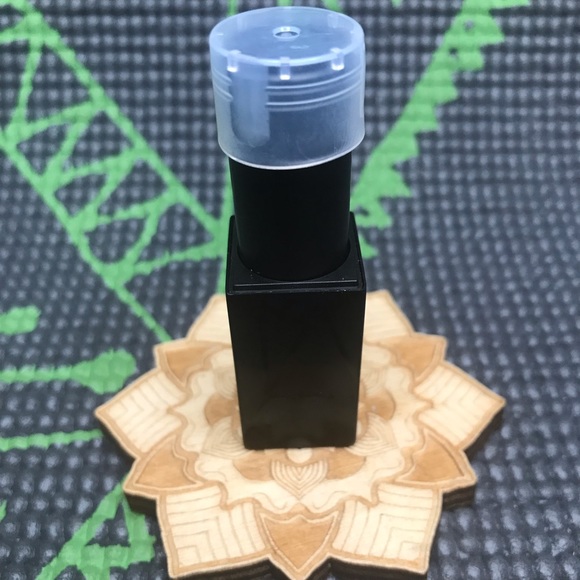 NARS Audacious Lipstick ‘Anita’ - Picture 2 of 11